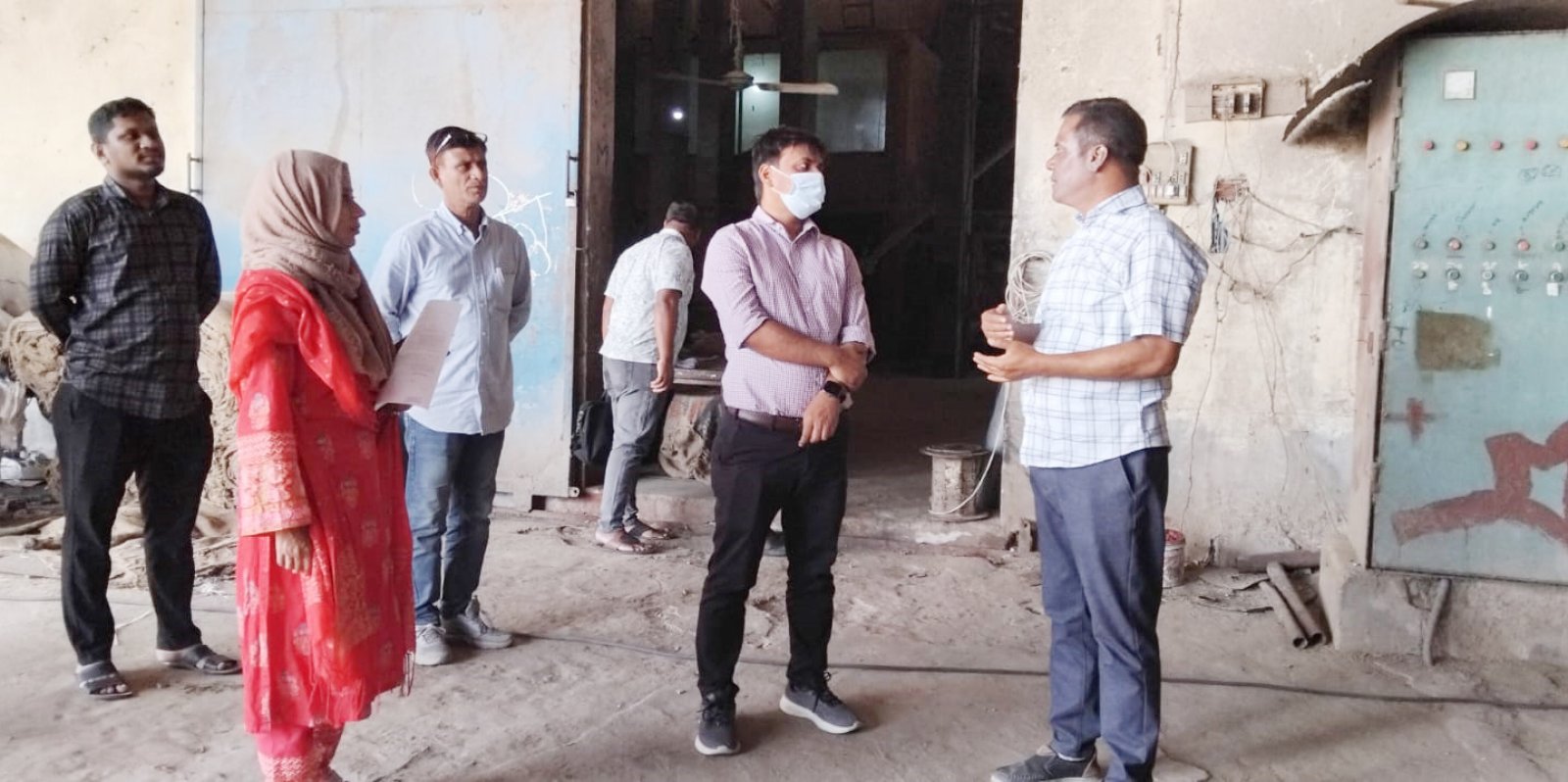 নীলফামারীতে অটো রাইস মিলের ছাইয়ে পরিবেশন দূষন ॥ ২০ হাজার জরিমানা