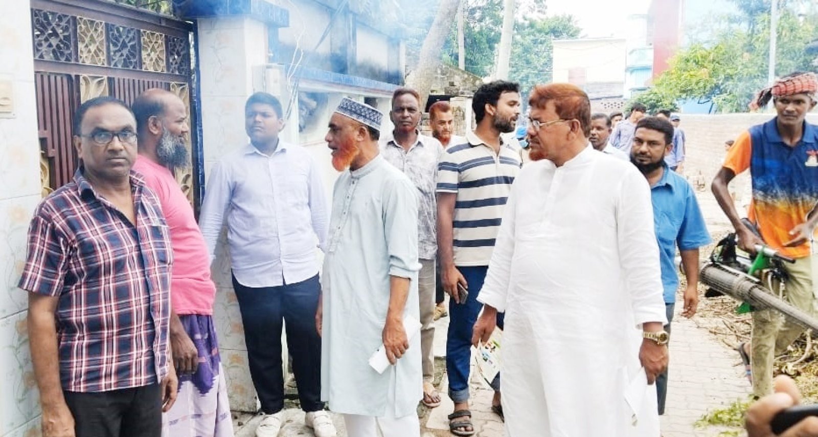 চাঁপাইনবাবগঞ্জ পৌরসভার ৭ নং ওয়ার্ডে ডেঙ্গু প্রতিরোধে বিশেষ অভিযান