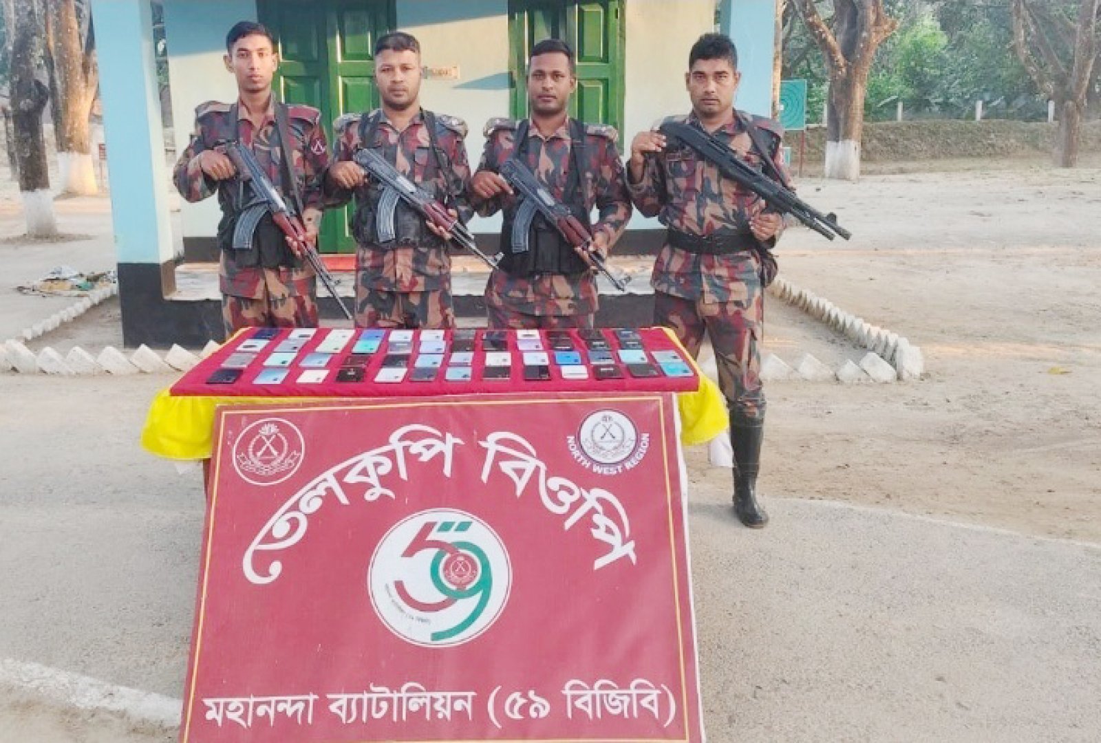 সীমান্তে ৫৯ বিজিবির অভিযানে ৫০টি ভারতীয় চোরাই মোবাইল উদ্ধার