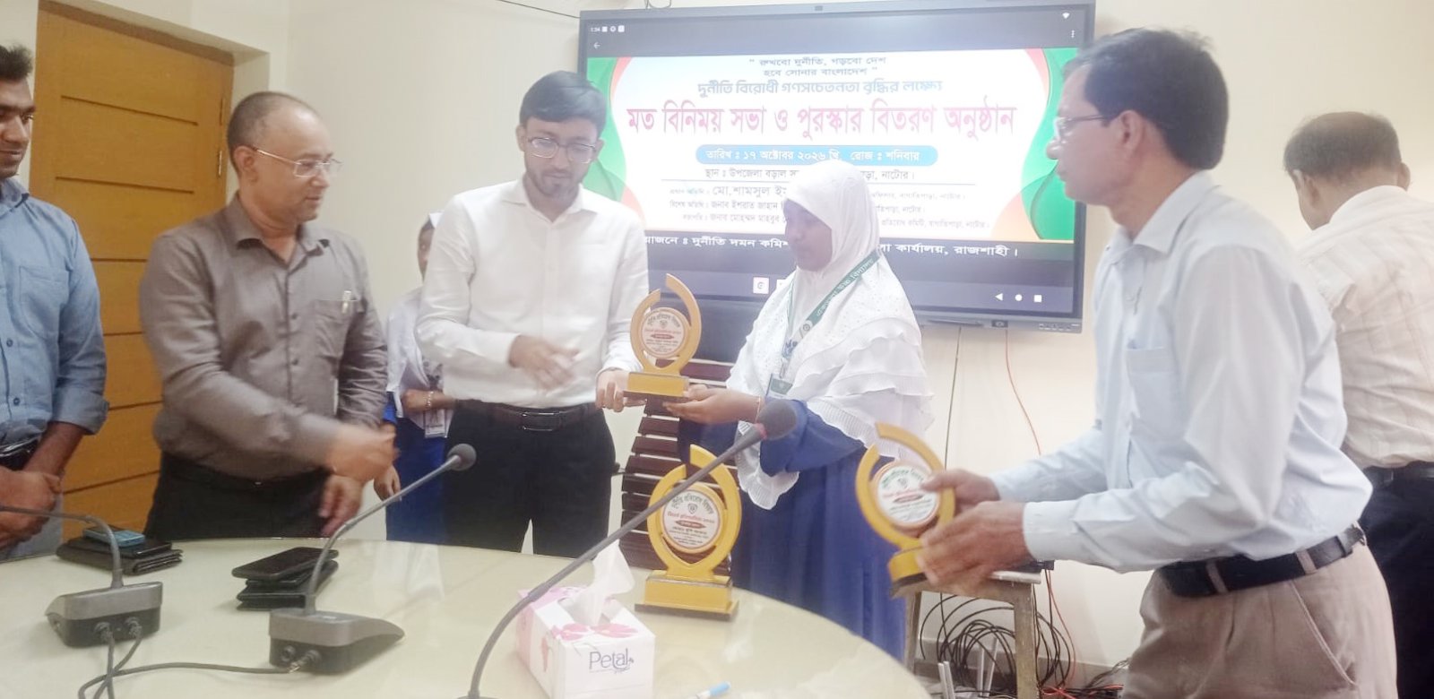 বাগাতিপাড়ায় দুর্ণীতি প্রতিরোধ কমিটির আলোচনা সভা ও পুরস্কার বিতরণ