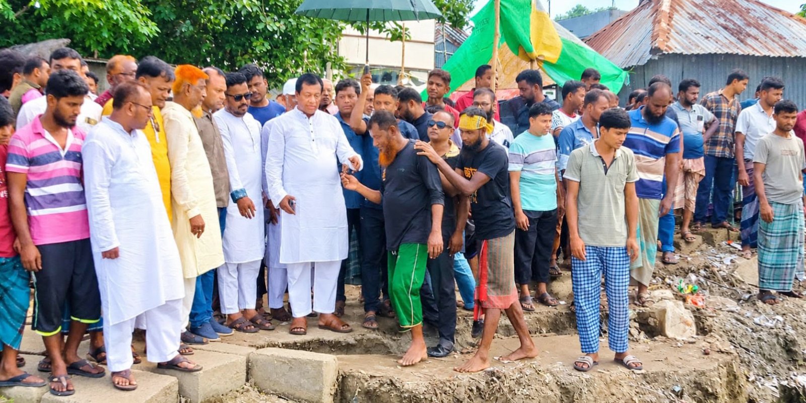 বড়দিয়ার নদীভাঙন পরিদর্শন-নদী ভাঙ্গন রোধের আশ্বাস দিলেন সাংসদ জাহাঙ্গীর আলম