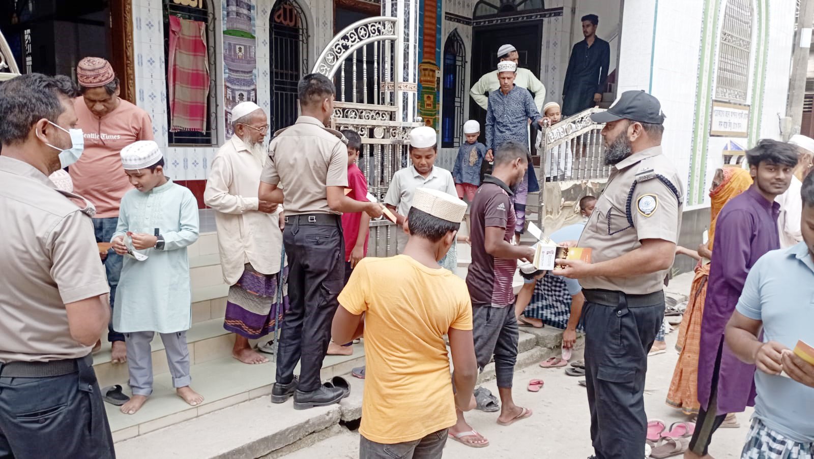 ডিএনসির উদ্যোগে মাদকবিরোধী লিফলেট বিতরণ