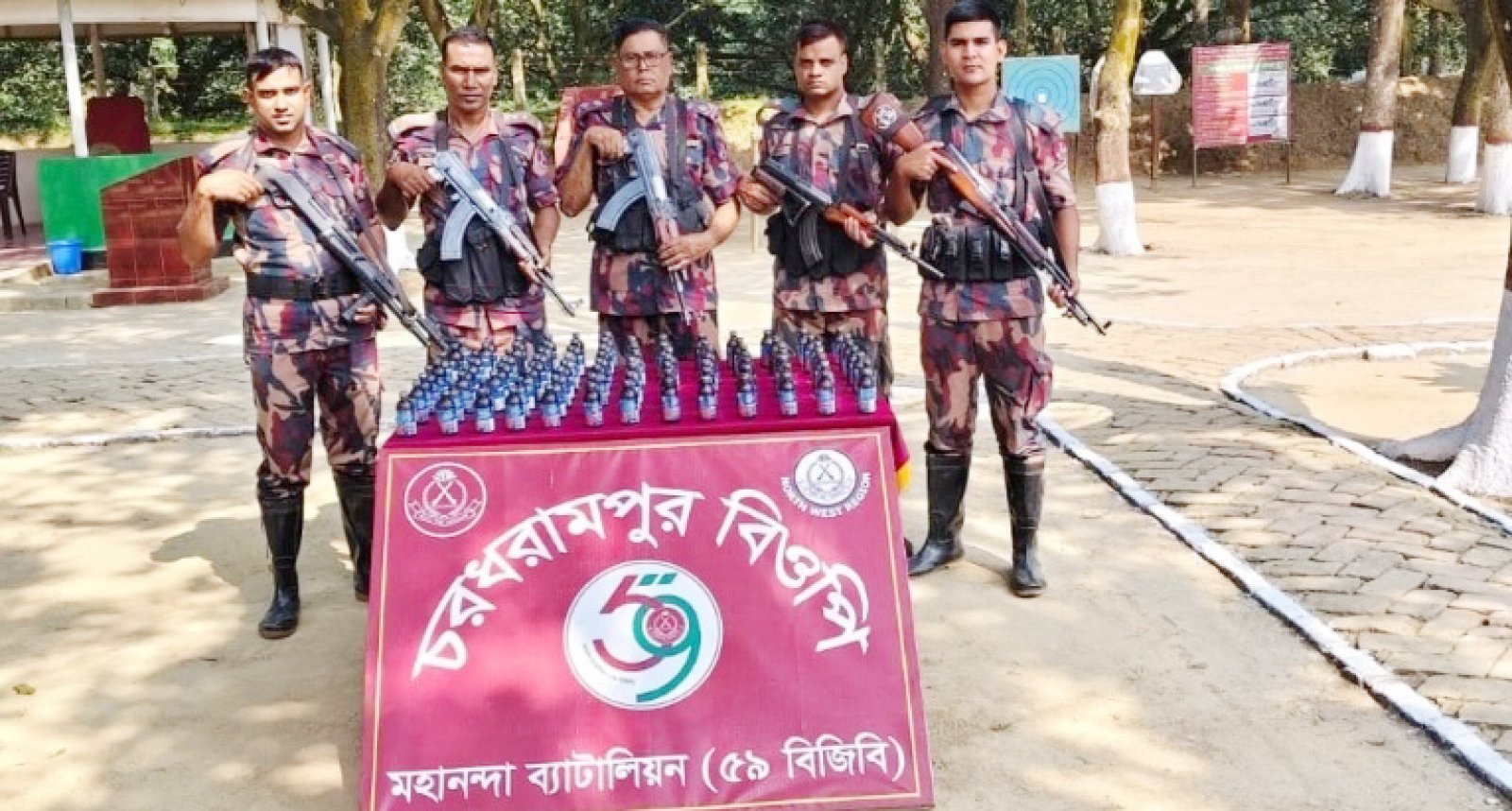 ৫৯ বিজিবির অভিযানে ভোলাহাটে ফেন্সিডিল জব্দ