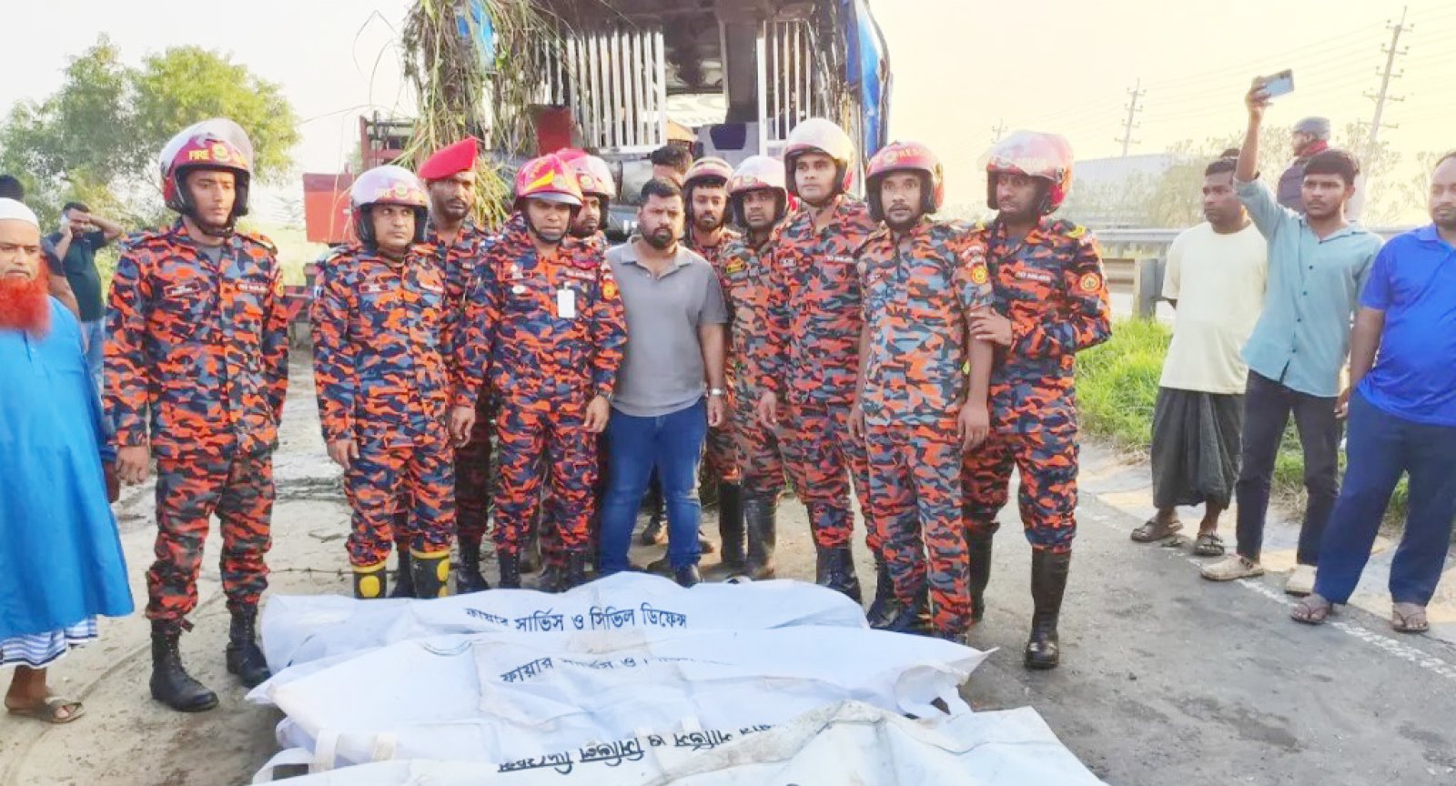 মুন্সীগঞ্জে এক্সপ্রেসওয়েতে বাস দুর্ঘটনায় নিহত ৩ ॥ আহত ১৬