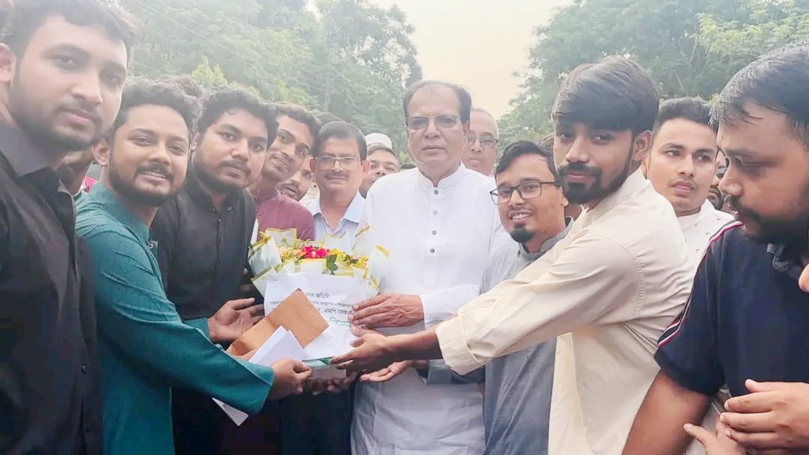 দুর্যোগ ব্যবস্থাপনা বিষয়ে পৃথক টেকনিক্যাল ক্যাডারসহ ৬ দফা দাবিতে বেরোবি শিক্ষার্থীদের স্মারকলিপি