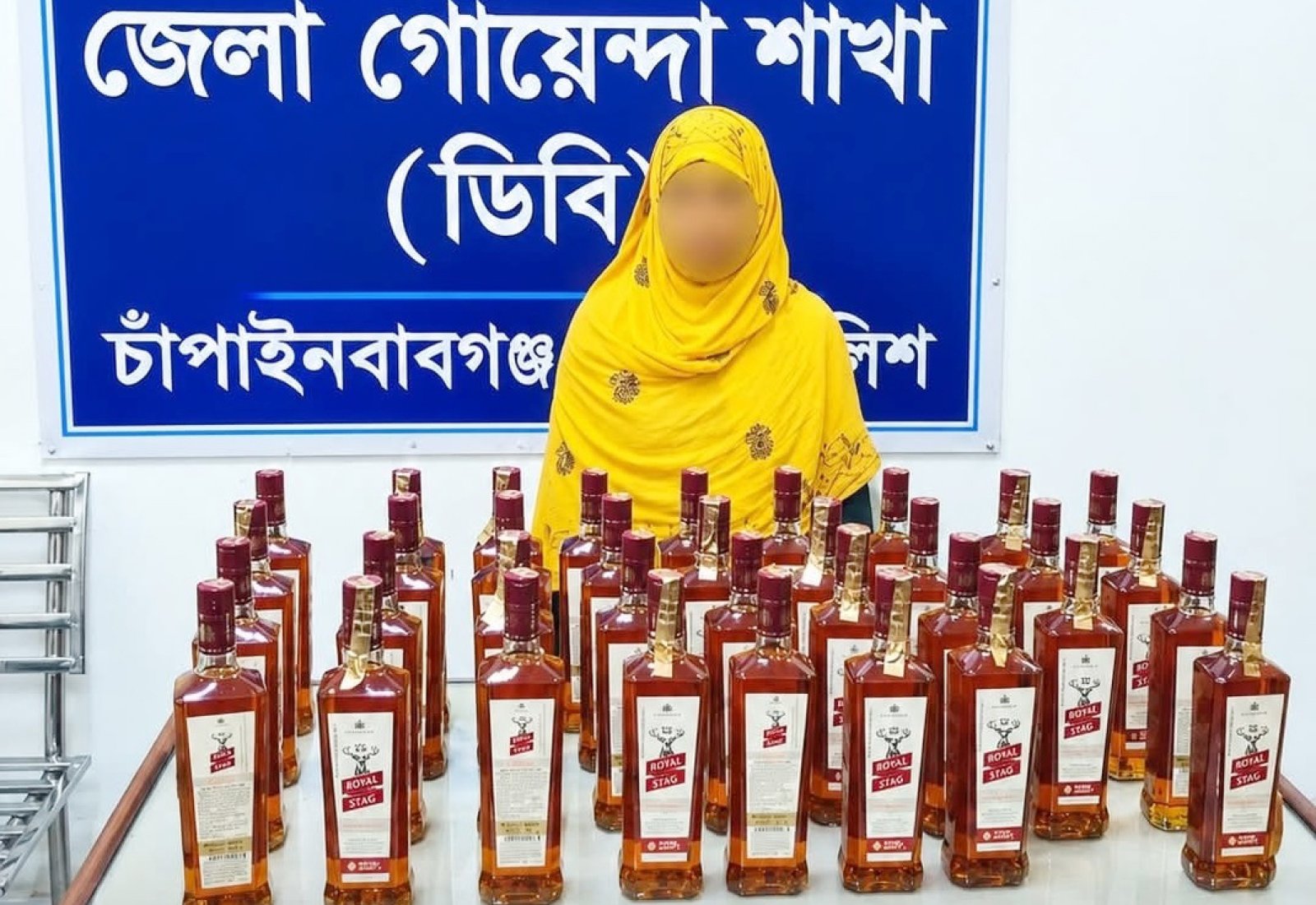 চাঁপাইনবাবগঞ্জে ৩৬ বোতল বিদেশি মদসহ নারী গ্রেপ্তার