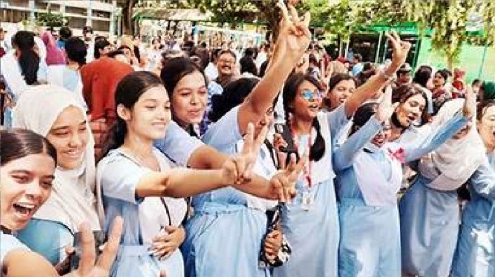 এস.এস.সি ও সমমান পরীক্ষার ফল প্রকাশ ॥ গড় পাসের হার ৬২.২৫ শতাংশ