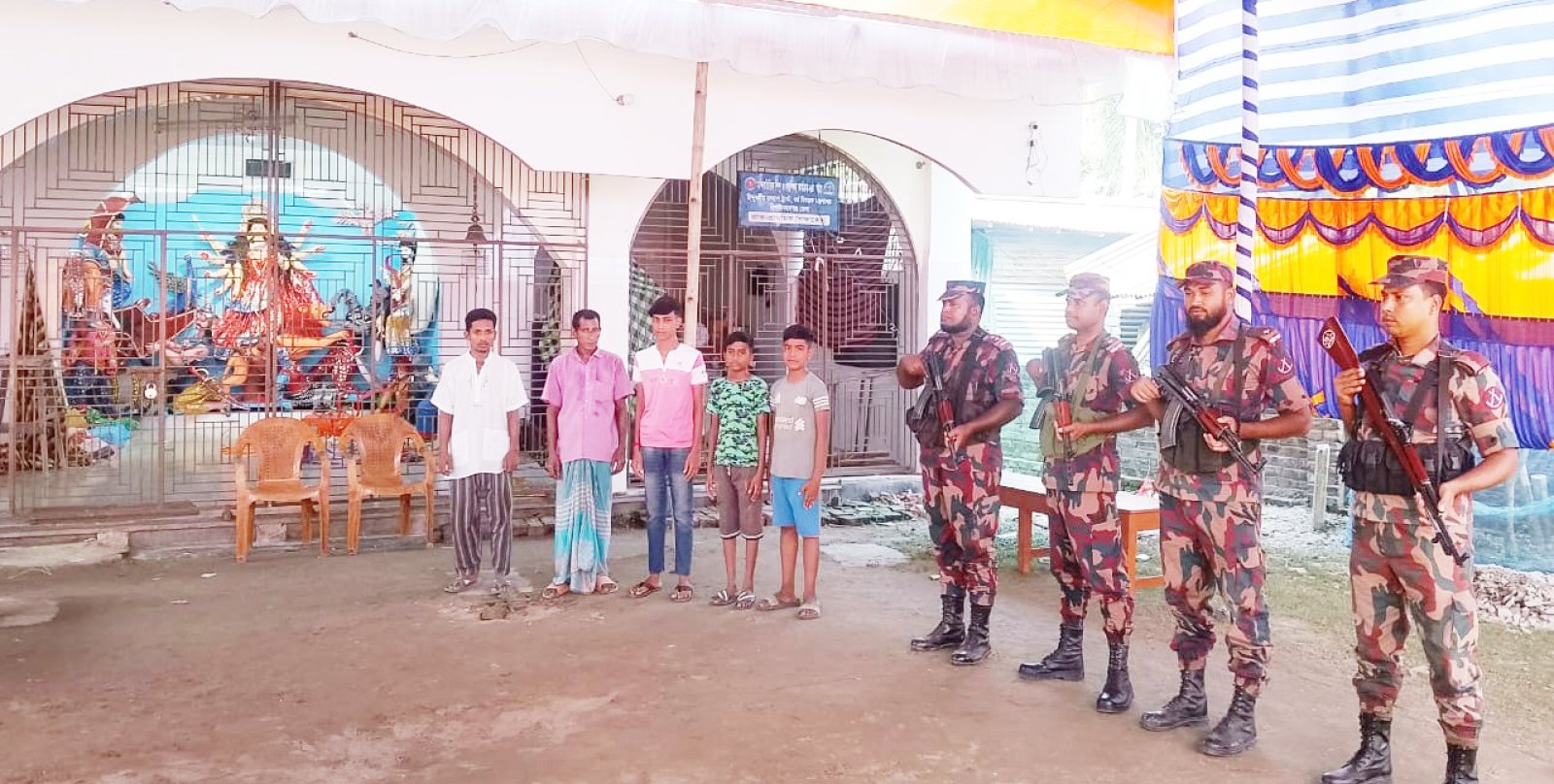 শারদীয় দুর্গাপূজা উপলক্ষে ২০টি পূজামণ্ডপের দায়িত্বে ৫৩ বিজিবির ৮ প্লাটুন সদস্য