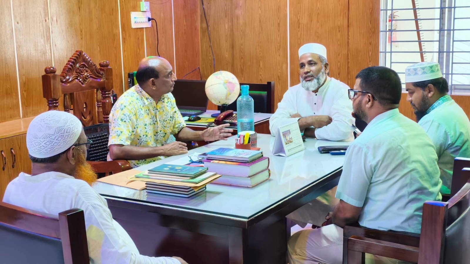 গোমস্তাপুরে শিক্ষা প্রতিষ্ঠানে এমপি’র আকস্মিক পরিদর্শন