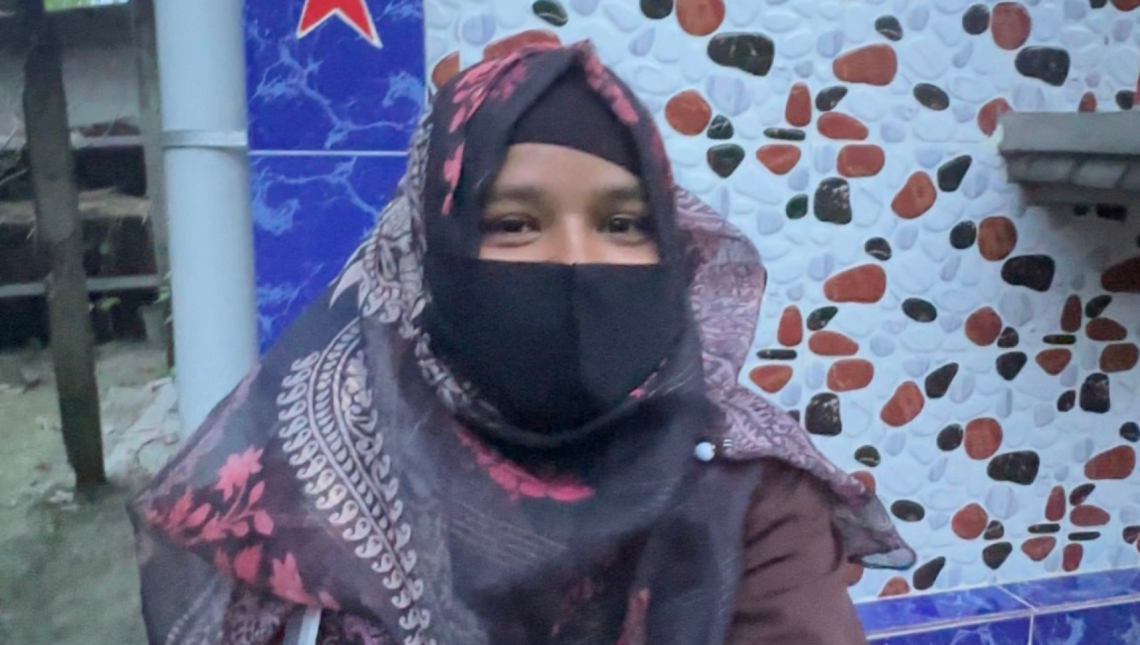 বিয়ের দাবিতে হবিগঞ্জে প্রেমিকের বাড়িতে প্রেমিকার অনশন