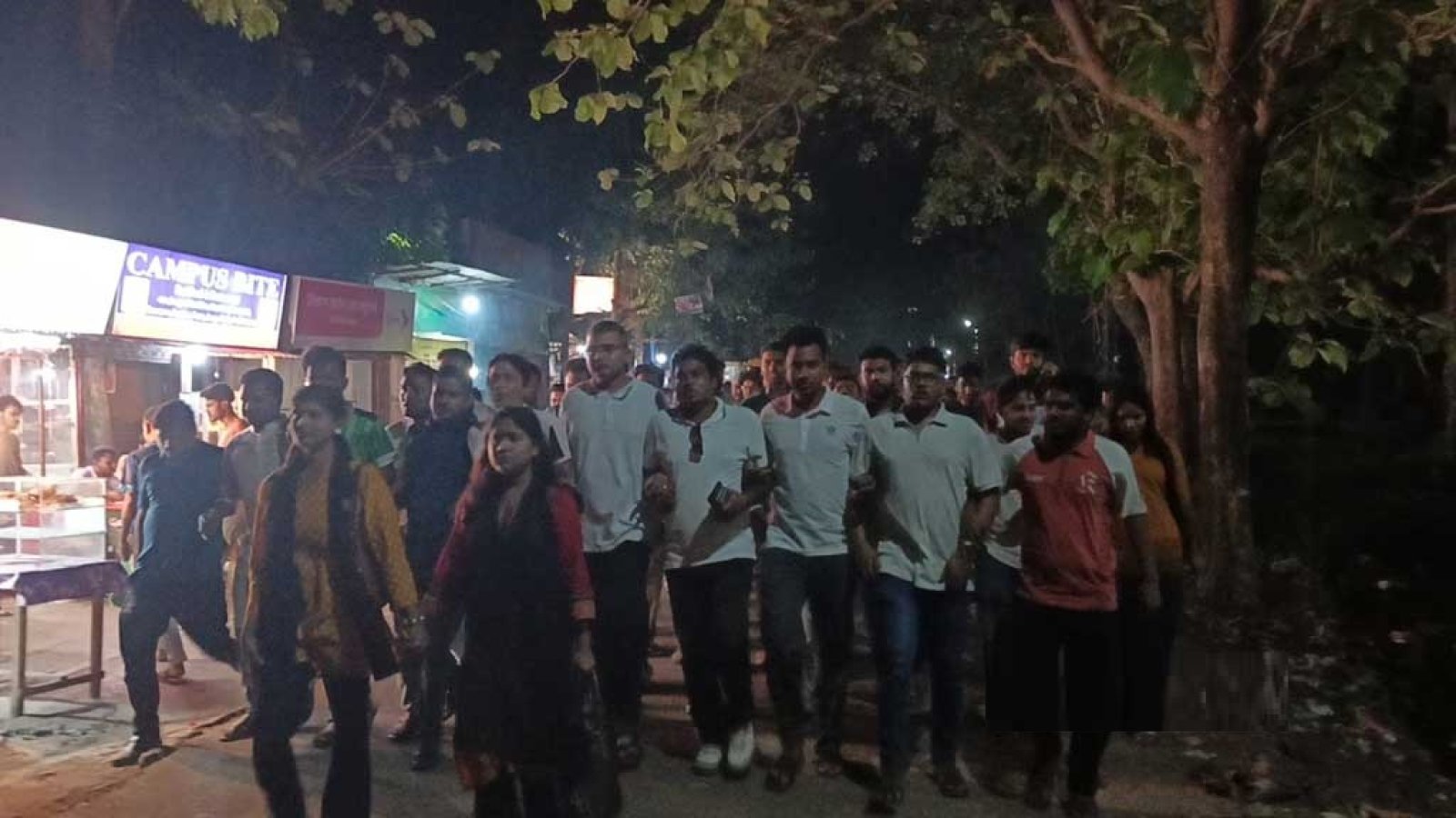 চট্টগ্রাম সিটি কলেজে ‘হামলার’ প্রতিবাদে জাবি ছাত্রদলের বিক্ষোভ