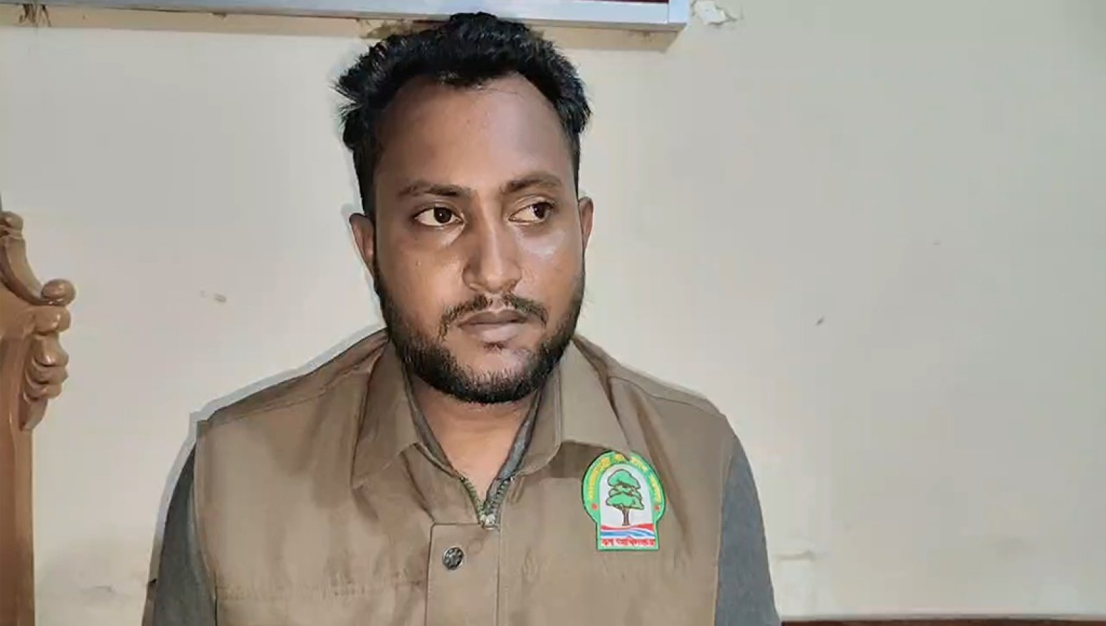 গাছ কাটায় বাঁধা দেয়ায় কুয়াকাটায় বন কর্মকর্তাদের মারধর