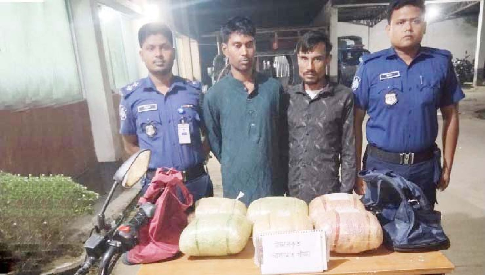 কুড়িগ্রামের সাড়ে ১২ কেজি গাঁজাসহ ২ মাদক ব্যবসায়ী গ্রেপ্তার