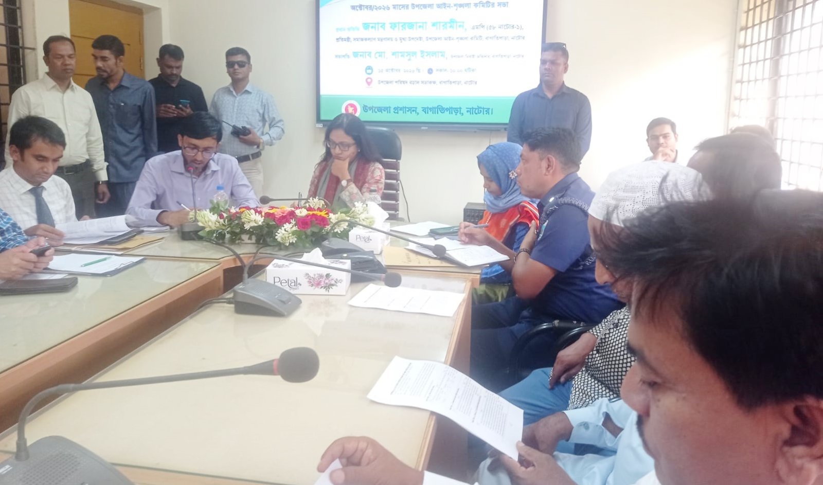 দুর্গোৎসব উপলক্ষে প্রতিমন্ত্রী পুতুল’র প্রতি মন্দিরে চাল বিতরণ