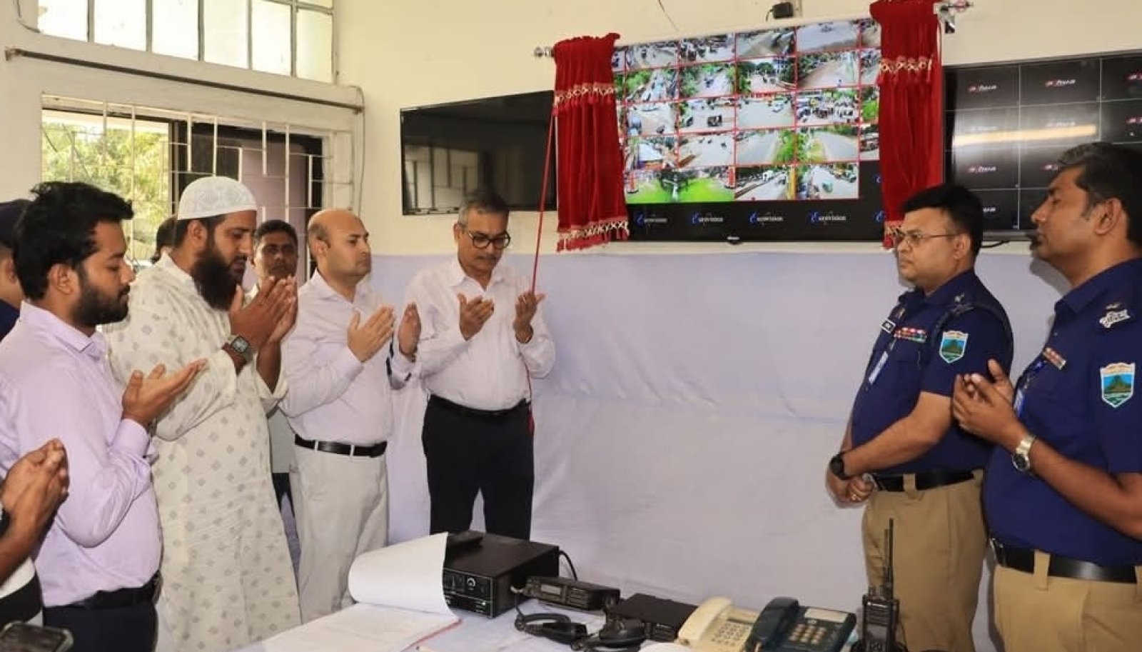 চাঁপাইনবাবগঞ্জে অপরাধ দমনে ৩২টি AI-সক্ষম CCTV ক্যামেরা স্থাপন