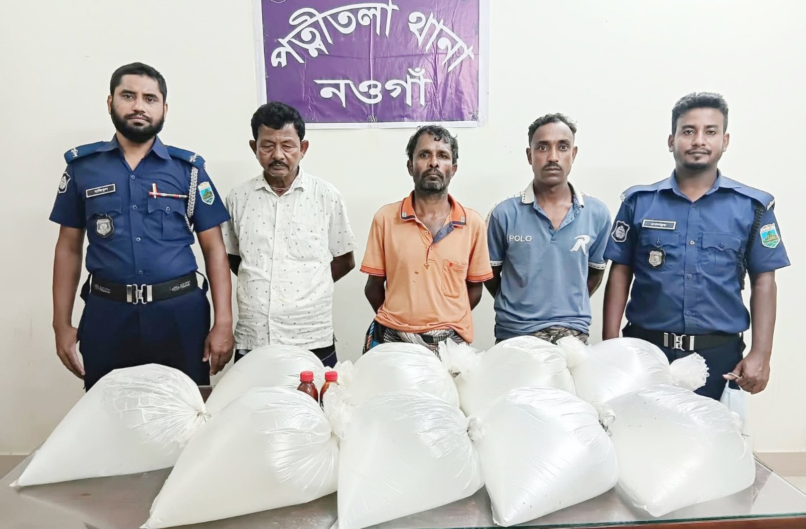 পত্নীতলায় মাদক বিরোধী অভিযানে ৯০ লিটার চোলাই মদসহ আটক ৩