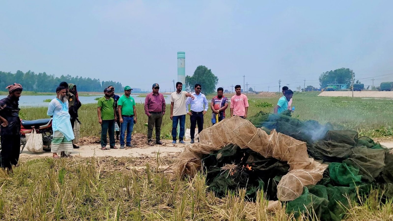 সিংড়ায় ইউএনও’র অভিযান ॥ ২ লাখ টাকার নিষিদ্ধ চায়না জাল ধবংস
