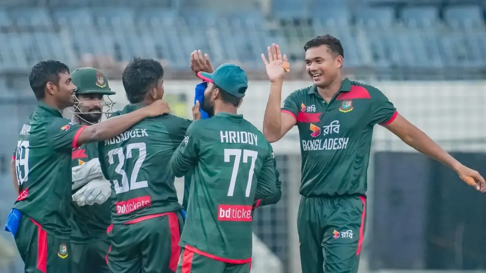 ০ রানেই ৩ উইকেট নেই অস্ট্রেলিয়ার