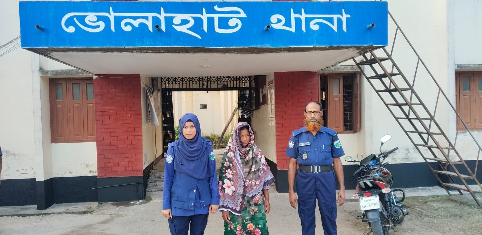 ভোলাহাটে পুলিশের অভিযানে ৩ শতাধিক ভারতীয় চোরাই ফোন উদ্ধার-গ্রেফতার এক