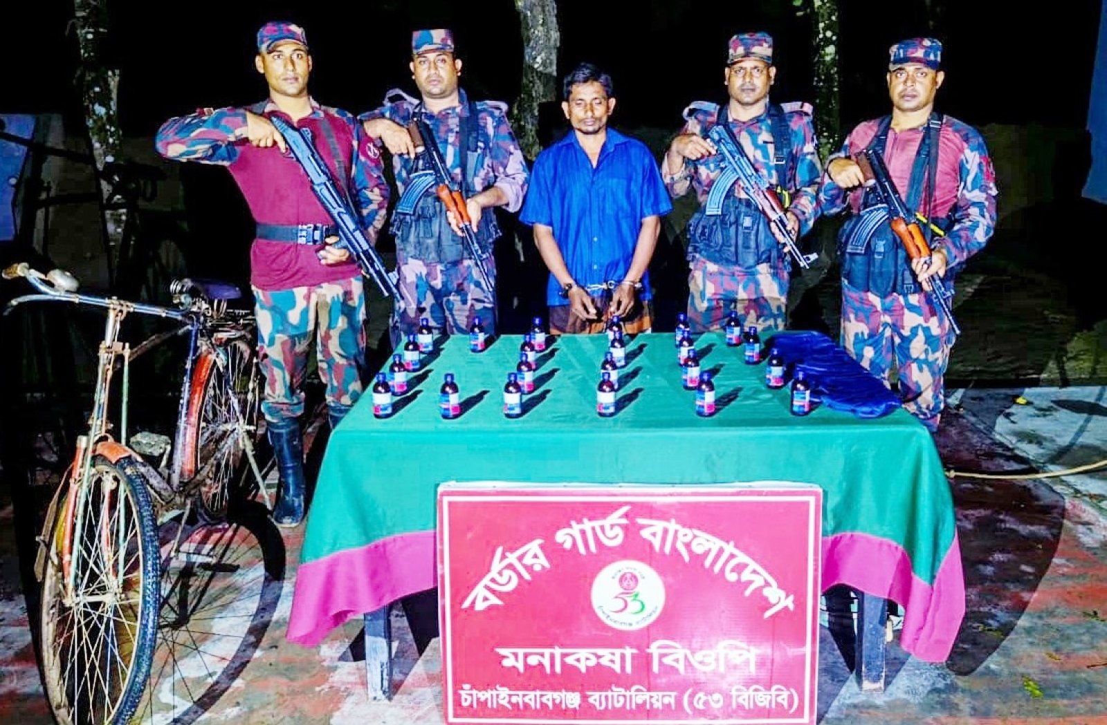 ৫৩ বিজিবি’র অভিযানে নেশাজাতীয় সিরাপসহ এক কারবারী আটক