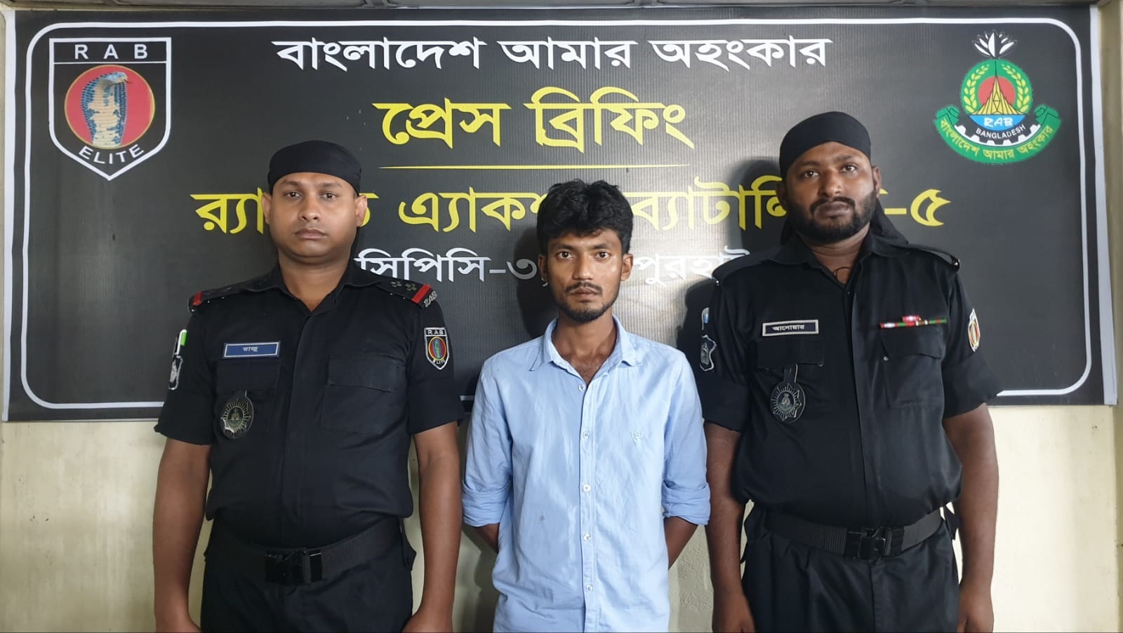 র‌্যাবের অভিযানে ৫১ বোতল ফেন্সিডিলসহ একজন আটক