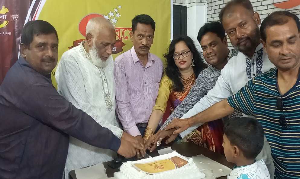 জয়পুরহাটে বাংলা টিভির বর্ষপুর্তি উদযাপন অনুষ্ঠানে ভাষা সৈনিক আব্দুল গাফ্ফার চৌধূরীকে স্মরণ