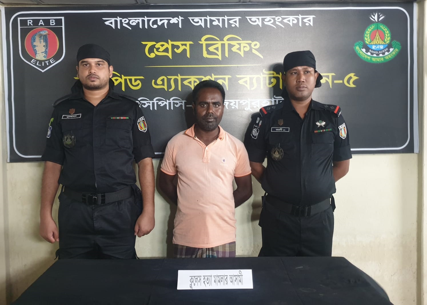 জয়পুরহাটে ট্রাক চাঁপায় ৪ জন নিহত-র‌্যাবের হাতে চালক আটক