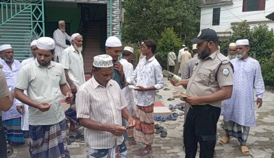 চাঁপাইনবাবগঞ্জে জুমার নামাজের পর ডিএনসি’র লিফলেট বিতরণ