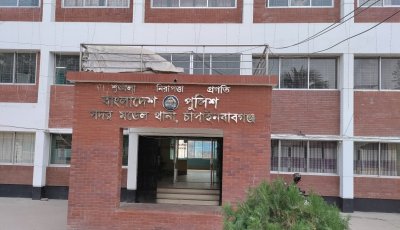 চাঁপাইনবাবগঞ্জে ছিনতাইকারীর ছুরিকাঘাতে পথচারী জখম-গ্রেপ্তার এক