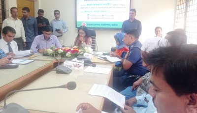 দুর্গোৎসব উপলক্ষে প্রতিমন্ত্রী পুতুল’র প্রতি মন্দিরে চাল বিতরণ