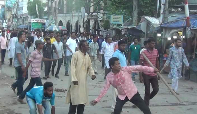 জয়পুরহাটে আ’লীগ-বিএনপি সংঘর্ষ ॥ পুলিশ-ইউপি চেয়ারম্যানসহ আহত ৪৪