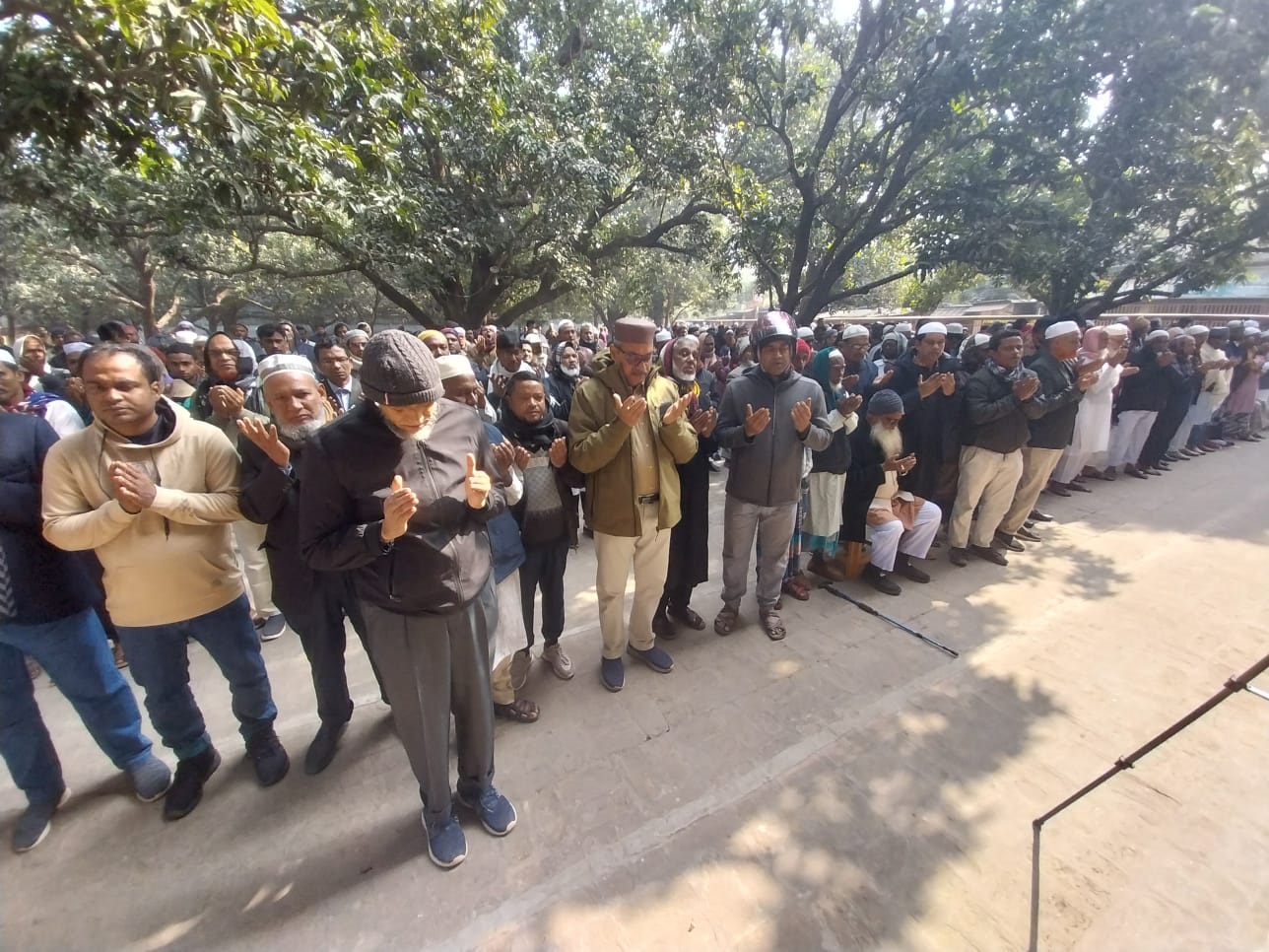 বেগম খালেদা জিয়ার মৃত্যুতে চাঁপাইনবাবগঞ্জে গায়েবানা জানাজা ও দোয়া