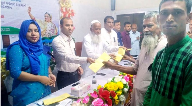 আক্কেলপুরে প্রধানমন্ত্রীর নতুন ঘর পেল ২০ টি পরিবার